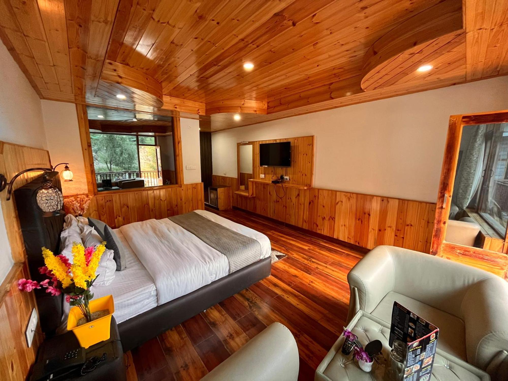 Himalayan Hill Queen Resort, Manali M98160-43400 Экстерьер фото
