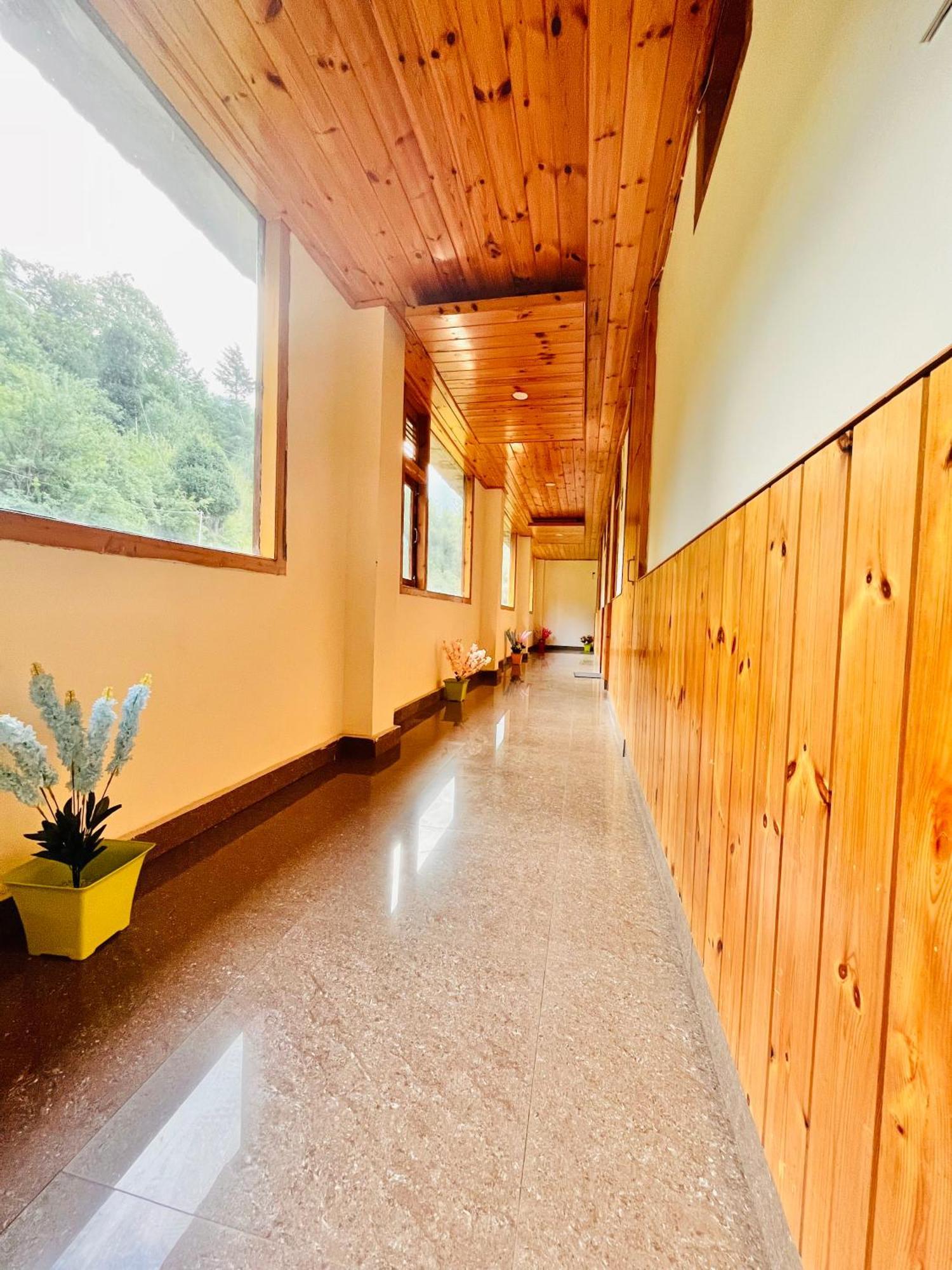 Himalayan Hill Queen Resort, Manali M98160-43400 Экстерьер фото