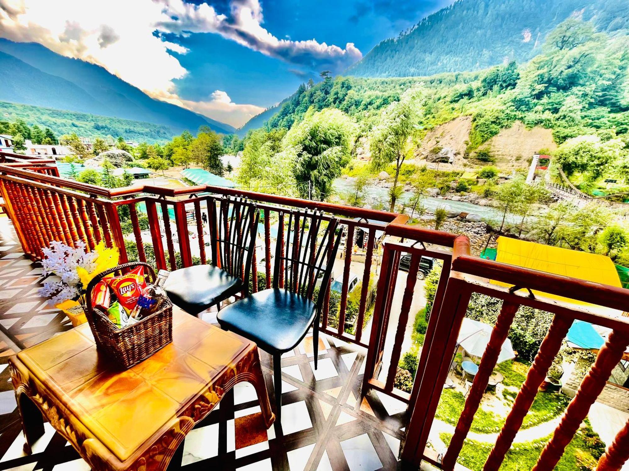 Himalayan Hill Queen Resort, Manali M98160-43400 Экстерьер фото
