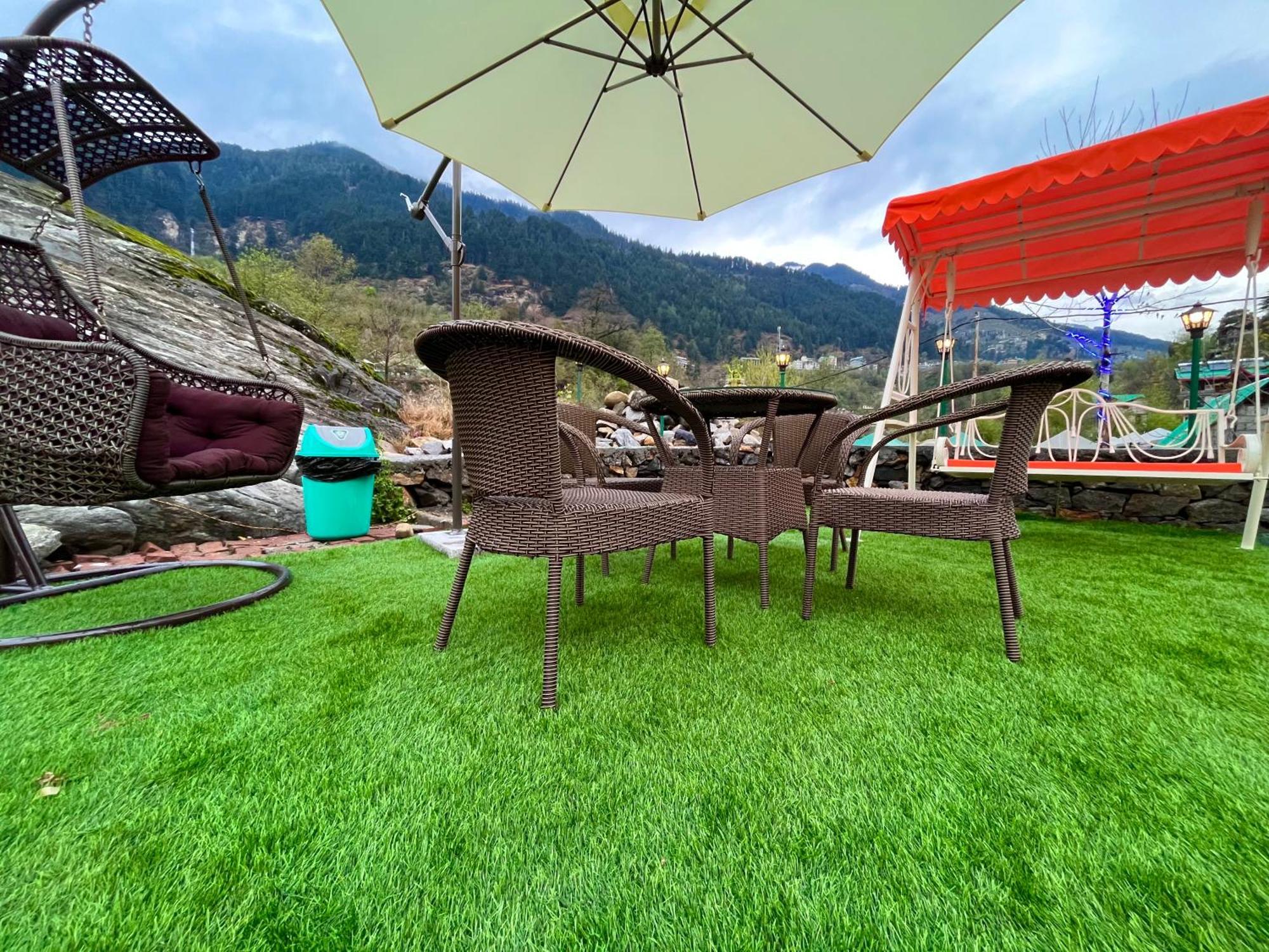 Himalayan Hill Queen Resort, Manali M98160-43400 Экстерьер фото